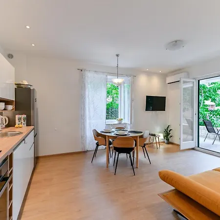 Maraska Apartment *