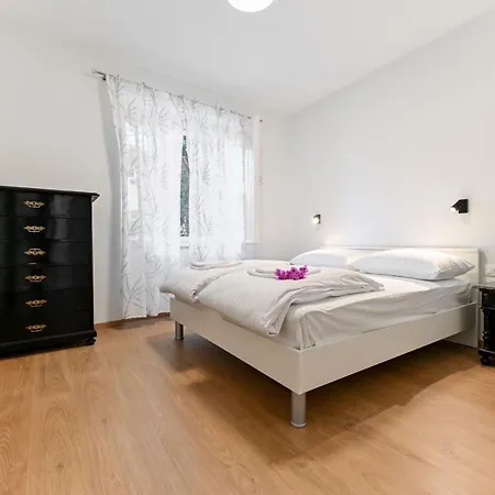 Maraska Apartment